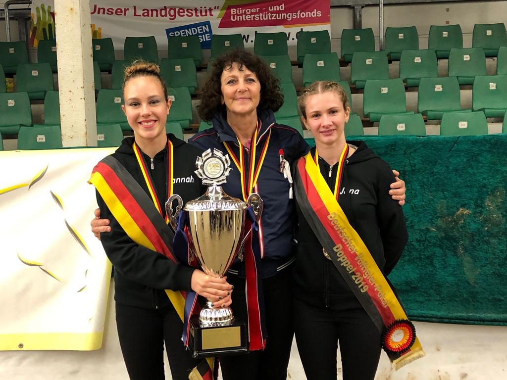 Saarburger Junior-Doppel gewinnt Deutschen Voltigierpokal