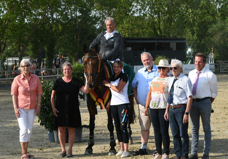 Großer Preis Springen von Rheinland-Pfalz: Wolfgang Schmidt siegt in Framersheim